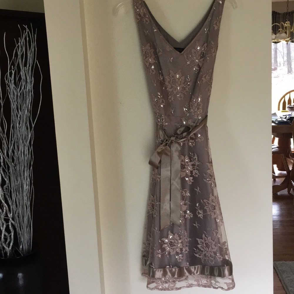 Tahari lace cocktail dress - Picture 2 of 9